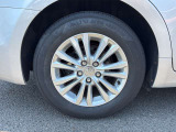 【純正ホイール】純正設計ならではの美しいデザインと精密な仕上げで、車両全体のスタイリングを引き立てます。