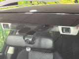 【アイサイトコアテクノロジー】前方の車両等を検知し、衝突しそうな時は警報で注意を促し、ブレーキを踏む力をサポート。ブレーキを踏めなかった場合は衝突被害軽減ブレーキが作動、衝突回避をサポートします。