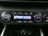 フロントオートエアコン装備ですので常にお好みの温度に調整ができ車内を快適な空間に保ってくれます。