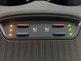 【シートヒーター&ベンチレーション】夏場は涼しい風でお尻や背中の熱やムレを防ぎ、冬はエアコンよりも早く温まってポカポカに!季節を問わず快適に過ごせます。