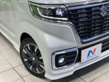 【LEDヘッドライト】悪天候や夜間走行時も良好な視界を確保し安心して運転できる高輝度LEDヘッドライトを装備!点灯速度が早く、消費電力も抑えられています。