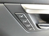 運転席のシートポジションを記憶・再現できるメモリー機能を搭載しています。