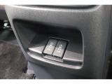 USBソケットがついていますのでコードを繋げばスマートフォンなどの充電が出来ます!