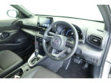 【運転席&助手席】シートは黒を基調にしたスタイリッシュなデザインです。クリーニング済みですので清潔感があり気持ち良く乗っていただけます♪
