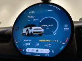 デジタルメーターパネル・速度表示が大きく見やすデジタルメーターです。ナビと連動して簡易的な案内を表示することもできます。