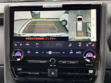 【全周囲モニター】フロント+サイド+バックにカメラが装着されています。車庫入れが苦手な方もこれがあれば安心ですね。