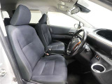 ゆったり室内で運転もしやすいです♪使い勝手の良い配置も考えられています!!
