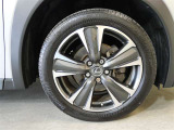 タイヤサイズは225/50R18になります。