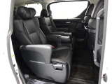 ゆとりある広々とした車内空間は、ドライブを始め買い物やレジャーなど、幅広く活躍します。一人でもみんなとでもお出かけを楽しみましょう!