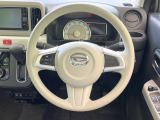 インテリアに合わせたデザインのステアリングは、運転される方のことも考え、運転しやすい形状、大きさです。是非一度、実際に触ってお確かめください。
