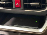 ワイヤレス充電機能で、トレイに置くだけで充電ができます。