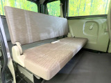 広々とした2列目シートは居住性が高く、居心地も快適!友達や家族とのお出かけにぴったりです。ベビーシートやチャイルドシート使用時も快適にお過ごしいただける十分な空間を確保しています。