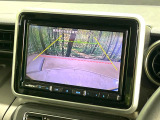 【バックカメラ】駐車時に後方がリアルタイム映像で確認できます。大型商業施設や立体駐車場での駐車時や、夜間のバック時に大活躍!運転スキルに関わらず、今や必須となった装備のひとつです!