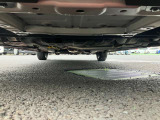 下廻りもとてもキレイな状態です、長くお乗り頂けるよう弊社はサビ腐食のない車両を厳選仕入れしています!