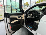 4.0L V型8気筒 DOHCツインターボ 650ps/6,000rpm 86.7kgm/4,500 rpm(カタログ値) 8AT 285/40ZR22・325/35ZR22 カーボンブレーキ/イエローキャリパー ランボルギーニANIMAオフロードモード  ワイトレ10mm