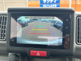 バックカメラも付いています。駐車の時に便利なのはもちろんの事、後方死角にいる子供たちに気が付くことができるので安心安全ですね