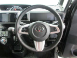 ステアリングから手を離さず、運転に集中したままオーディオ等の操作ができます。
