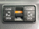 【両側パワースライドドア】スマートキーや運転席のスイッチで後席両側スライドドアの開閉が可能♪電動だから力を入れてドアを開ける必要が無く、小さなお子様でも簡単に開け閉めでき快適です♪