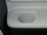ホッとカップホルダーが運転席・助手席にあります。ホットドリンクをちょうど良い温度でキープしてくれる保温機能付で嬉しいです。