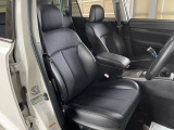 ☆高級感溢れるハーフレザー!運転席パワーシート装備で細かいシートポジションを設定可能♪