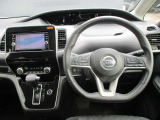 セレナの運転席廻りになります。
