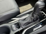 【ブレーキホールド】 渋滞や信号待ち等で、ブレーキを踏んで停車した時にブレーキを保持します☆アクセルを踏むと解除されますよ(^^)