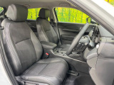 運転席シート廻りは使用感も少なく、良好な状態となっています。前オーナー様が丁寧に使っていたことがよくわかりますね。
