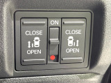 【両側パワースライドドア】スマートキーや運転席のスイッチで後席両側スライドドアの開閉が可能♪電動だから力を入れてドアを開ける必要が無く、小さなお子様でも簡単に開け閉めでき快適です♪