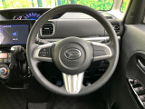 インテリアに合わせたデザインのステアリングは、運転される方のことも考え、運転しやすい形状、大きさです。是非一度、実際に触ってお確かめください。