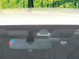 【エマージェンシーブレーキ】走行中に前方の車両等を認識し、衝突しそうな時は警報とブレーキで衝突回避と被害軽減をアシスト。より安全にドライブをお楽しみいただけます。