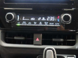オートエアコンで快適な室内です。
