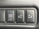 【両側パワースライドドア】スマートキーや運転席のスイッチで後席両側スライドドアの開閉が可能♪電動だから力を入れてドアを開ける必要が無く、小さなお子様でも簡単に開け閉めでき快適です♪