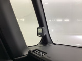 【サイドビューサポートミラー】停車時や発進時、対向車とのすれ違いや路肩に寄せるときなど、車両左側前方を確認するときに役立ちます。