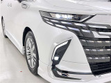 フォグランプ装着車です。暗い夜道の車両前方を明るく照らします