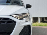 マトリクスLEDヘッドライト/レーザーハイビーム装備 車速約70km/h以上で作動。ハイビームを補、照射距離がおよそ2倍に伸びることでドライバーに格段の安全性と利便性を高めます。