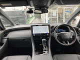【運転席・インパネまわり】ハンドル・シート・フロアーなど隅々までプロによるクリーニング済み☆彡キレイな車内でドライブが一層快適にお楽しみいただけます!!