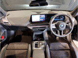 BMWの運転席はドライバーオリエンテッドという構造を採用。ドライバー目線の操作がしやすい設計になっており、ドライブ中にも目線の移動が少なく運転中にも簡単に操作ができます。