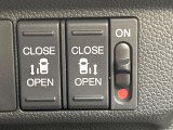 【両側パワースライドドア】スマートキーや運転席のスイッチで後席両側スライドドアの開閉が可能♪電動だから力を入れてドアを開ける必要が無く、小さなお子様でも簡単に開け閉めでき快適です♪