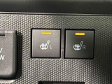 寒い日のドライブを快適にする運転席&助手席シートヒーターが付いてます。その隣にはアクセサリーソケット(12V/120W)も装備されています。