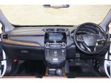 操作性に優れた運転席となります!小物入れや各ボタンの配置にこだわり、使いやすいです!座り心地もよく視認性も良好なのでロングドライブもお任せ下さい!