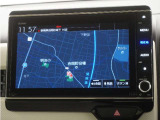 純正8インチプレミアムインターナビ(VXU-227NBi)&バックカメラが装備されているので、普段の使い勝手もロングドライブも快適です。