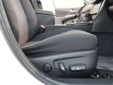 パワーシート搭載。微妙な調整が手軽にでき、ピッタリなポジションで運転することが可能です。