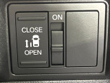 【パワースライドドア】スマートキーや運転席のスイッチでスライドドアの開閉が可能♪電動だから力を入れてドアを開ける必要が無く、小さいお子様でも、重い荷物を持っている時もラクに開け閉めできます♪