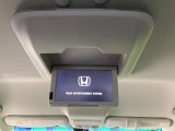 【フリップダウンモニター】大画面モニターで後席でもエンタメをお楽しみいただけます。小さなお子様にも大人気の装備です♪