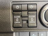 【両側パワースライドドア】スマートキーや運転席のスイッチで後席両側スライドドアの開閉が可能♪電動だから力を入れてドアを開ける必要が無く、小さなお子様でも簡単に開け閉めでき快適です♪