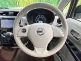 インテリアに合わせたデザインのステアリングは、運転される方のことも考え、運転しやすい形状、大きさです。是非一度、実際に触ってお確かめください。