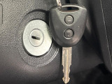 【キーレス】少し離れた場所からでもボタン一つでドアの開錠・施錠ができるのでとっても便利!ドアの鍵穴周りに傷をつけることもありません♪