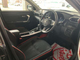 運転者にとっては日々使用することとなる運転席です。運転席が快適だと運転に集中することができますね。