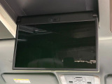 【フリップダウンモニター】大画面モニターで後席でもエンタメをお楽しみいただけます。小さなお子様にも大人気の装備です♪