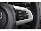 機能性溢れる運転席まわり。使いやすいスイッチ類の配置で運転中のストレスを軽減し楽しくドライブできますよ。